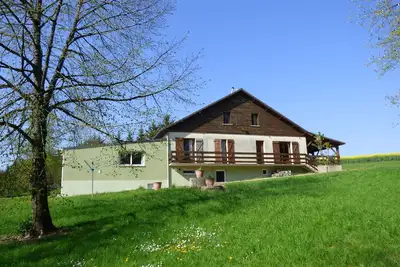 Image de Évadez-vous dans notre Gîte en pleine nature avec piscine intérieure et étang!