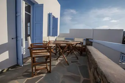 Image de Appartement \"Grand Two-Bedroom For 5\" avec terrasse privée, Wi-Fi et climatisation