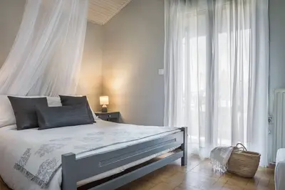 Image de Nomadē - 2br Bright Maisonette - Garden View - Lixouri, Kefalonia - 4 Guests