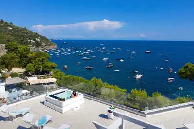 Image de Maison de vacances privée avec Wifi, piscine, climatisation, bain à remous, Tv, patio