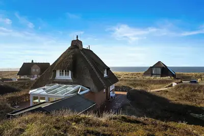 Image de \"Haus Stern: Detached thatched house in the best location of Hörnum