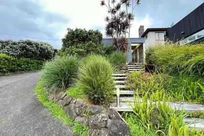 Image de Luxury Living Steps from Narrow Neck Beach!