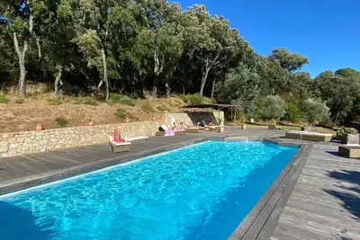 Image de Bastide En Pierre Avec Piscine