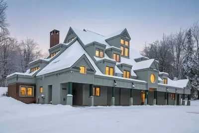 Mountainside 3-Br Ski-In/Out Alpine Retreat