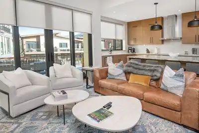 Image de Après on the River | Ski In/Out at One Riverfront | Unparalleled Convenience