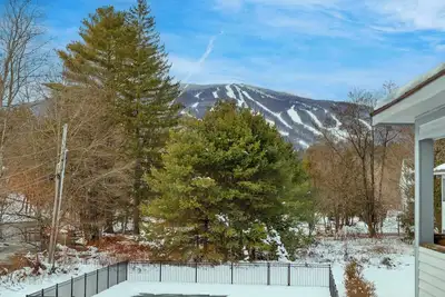 Cozy Condo w/ Okemo Views, Fireplace & Shuttle