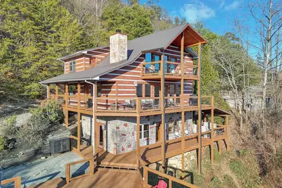 Image de Breathtaking Views | Close To Dollywood | Hot Tub | Pool Table | WiFi