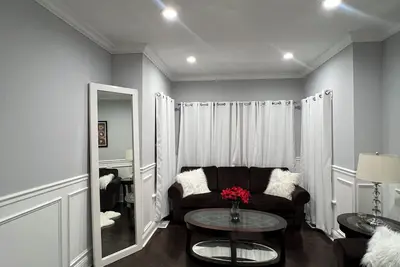 Image de Spacious 4-bedroom house in superb Chicago with WiFi, Ac