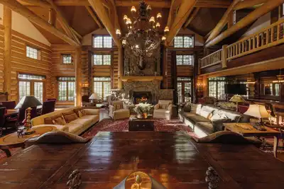 Image de 10, 000 Sq. Ft. Cabin with Private Ski-In/Ski-Out Access, Hot Tub, and Sauna