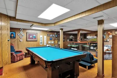 Image de Miner's Home by Kannegaard with Pool Table and Bar\n\n