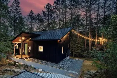 Image de Cabin & Treehouse by Jay Cooke State Park / Duluth Trails