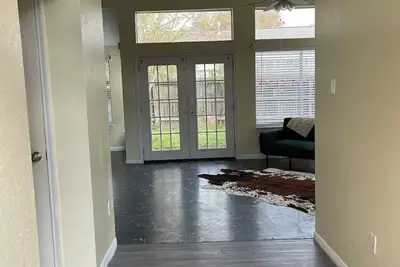 Image de 2br/2ba Gem w/Private Yard Entire House