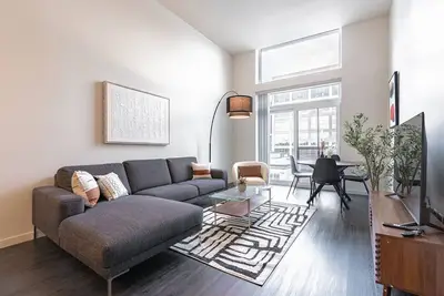 Image de 1br + Den | Gym, Rooftop  | Bellevue | Sophari C