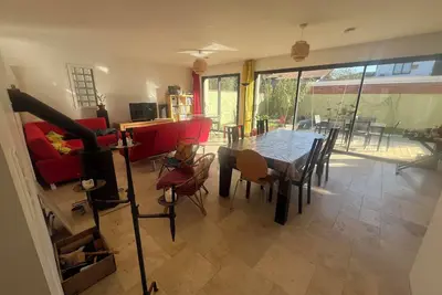 Villa d’architecte spacieuse, 10 personnes, proche centre, stationnement gratuit