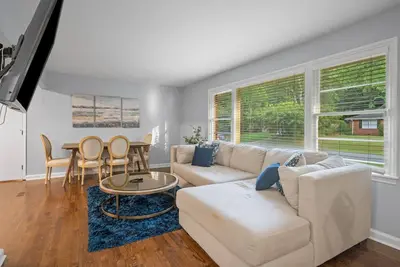 Image de Kozy 4 Bedroom Home in Charming Marietta; Close to City Highlights