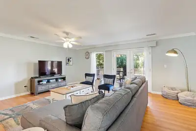 Image de 756 Queens Grant ~ Tranquil Golf Course Views in Palmetto Dunes