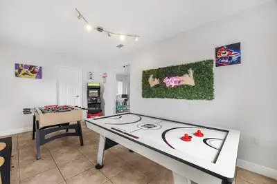 Image de Spacious 4-bedroom w Pool, WiFi, Massage Chair and Game Room