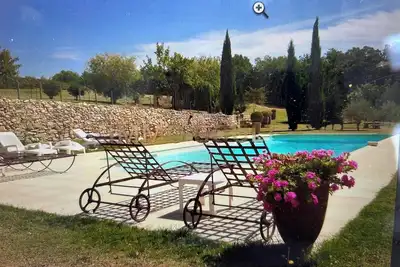 Image de Luxury private estate with lavender fields, heated pool and Gordes views