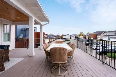 Image de New Bourbon Trail, Downtown, Modern, Pets, Shops Local Dining, Fully Loaded