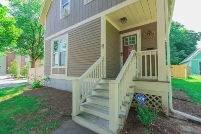 Image de Trendy West-End Home w/piano Hospital Neighborhood