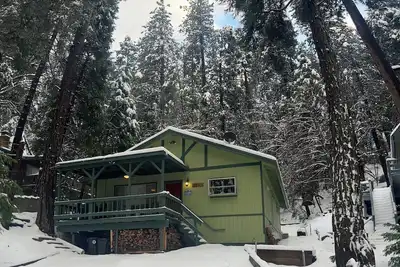 Image de Charming 2-bedroom cabin with WiFi, Ac in picturesque Crestline