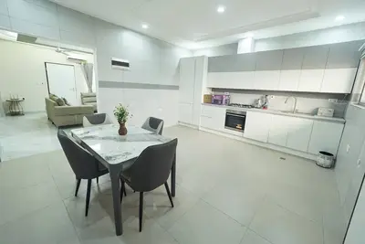 Image de Kings View Apartments: Superior Two-Bedroom Haven with Extra Space and Style