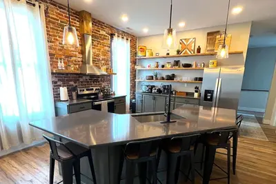Newly Remodeled-Modern 3bd/2bth Apt in downtown Sandusky