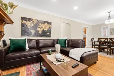 Image de 4 Bedroom 2 Bath Middle of it all Sleeps 8 plus