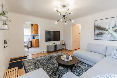 Image de 4 Bedroom 2 and a half bath that Sleeps 8 Near it all Ford Telegraph