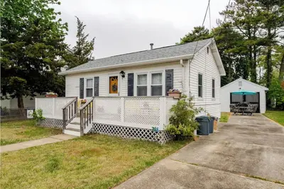 Image de Bay Breeze! Charming 2-bedroom cottage on the Bay!