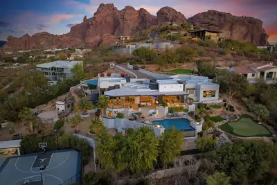 Image de Desert Luxe Escape | Infinity Pool • Courts • Wi-Fi