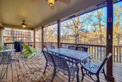 Image de Lakefront Home w/ Furnished Deck in Grove!