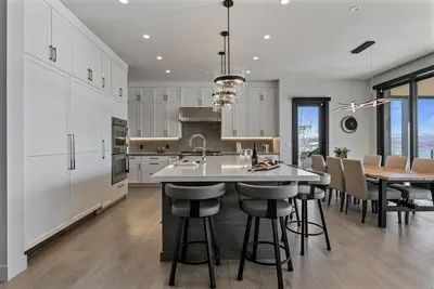 Image de New! 1491 W Sky Ridge Dr- SkyRidge 5 Br Home w\/ Hot Tub