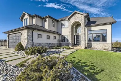 Image de Mountain Top Mansion w/ Bar, B-ball Court, Hot Tub