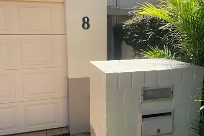 Image de Bush outlook, Close to Transport, Shops and Cafe's, Beaches and Pittwater