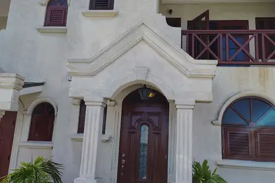 Image de Charming 2-bedroom townhome in marvelous St. James with Private Pool & Sun Deck