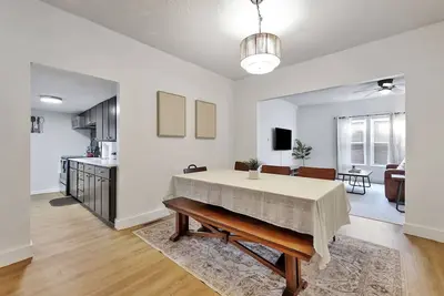 Image de ~Extended Stay 2bd/1Bath- 5 min to Wesley! ~