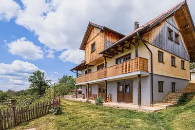 Image de Hidden Authentic Haven Apartments - Two Bedroom Apartment with Balcony