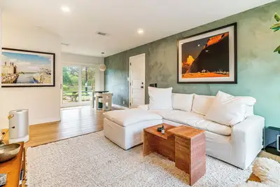 Image de 2 Mi to Dtwn: Austin Getaway w/ Natural Pool