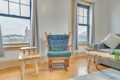 Image de Walk to Proctor’s Theatre: Cozy Downtown Apartment