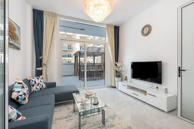 Image de Vogue | Elegance at Pearlz near Metro