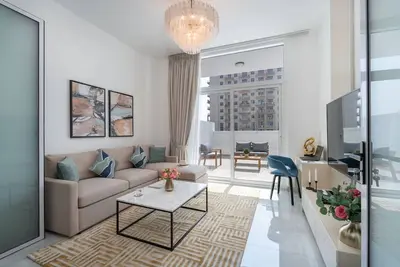 Image de Vogue | Elegance at Pearlz near Metro