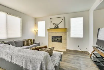 Image de Pool Table & Charcoal Grill: Home in Victorville!