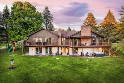 Image de Jacuzzi. Sauna. Arcades. Game Room. Golf. Ski. Boat. Beach. Indoor/Outdoor Pools