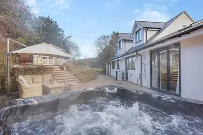 Image de 5 chambres à coucher à Shurdington