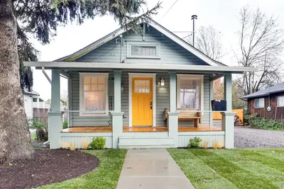 Image de Walkable Location: Quaint Cottage in Forest Grove!