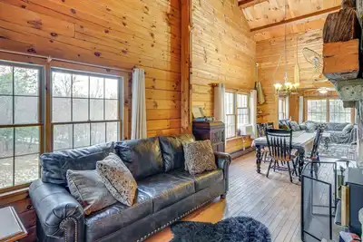 Image de Deck, Lake Access: Family-Friendly Cabin in Athens