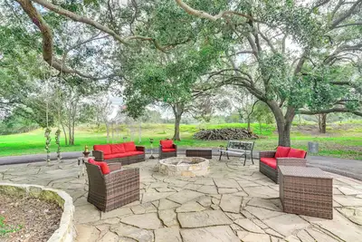 Image de Family Home on 30 Acres in Manvel!
