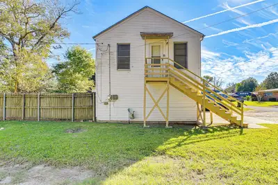 Near Sabine Lake: Pet-Friendly Apt in Port Arthur