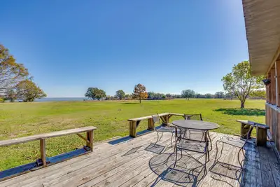 Image de Lakefront Texas Gem w/ Indoor Pool & Water Access